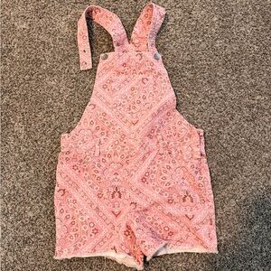Like new The Children’s Place overall shorts